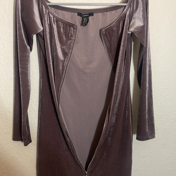 Forever 21 Women’s Off the Shoulder Long Sleeve Velvet Mini Dress Size Medium - Picture 6 of 6